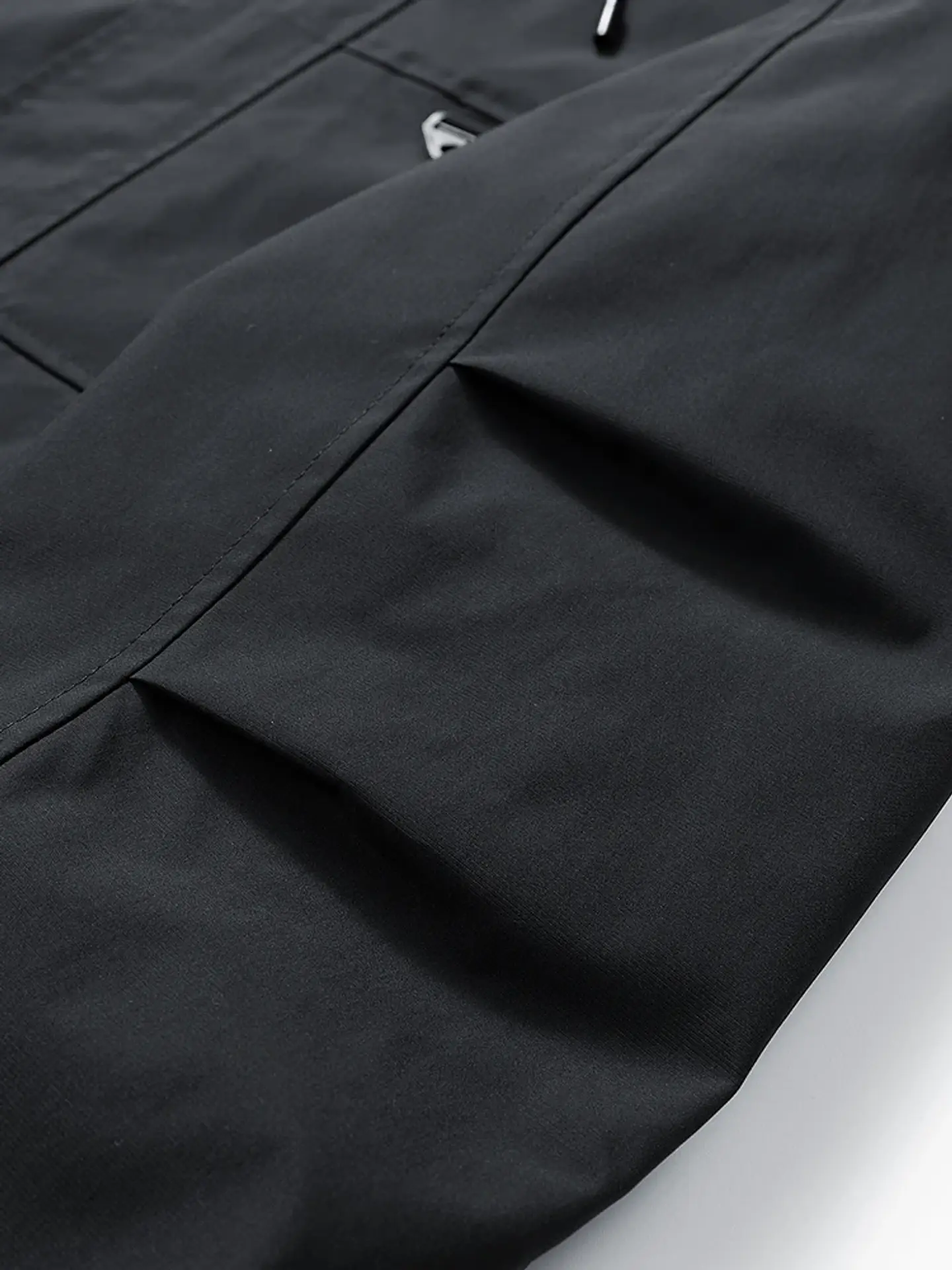 Chaqueta cortavientos con capucha 25