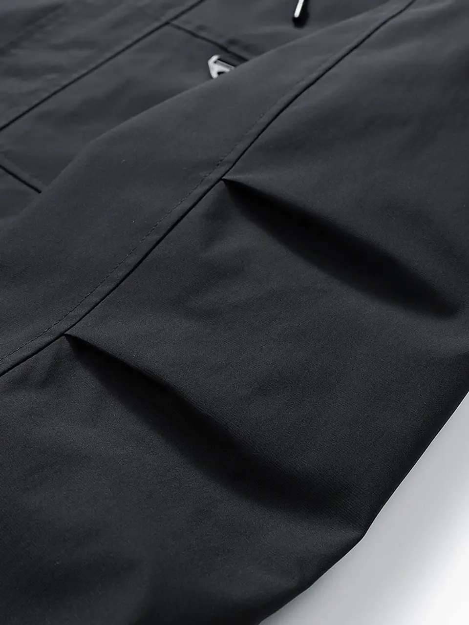 Chaqueta cortavientos con capucha 25