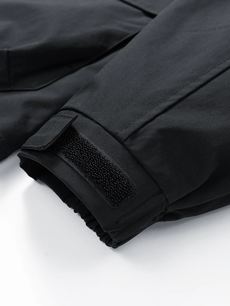 Chaqueta cortavientos con capucha 26