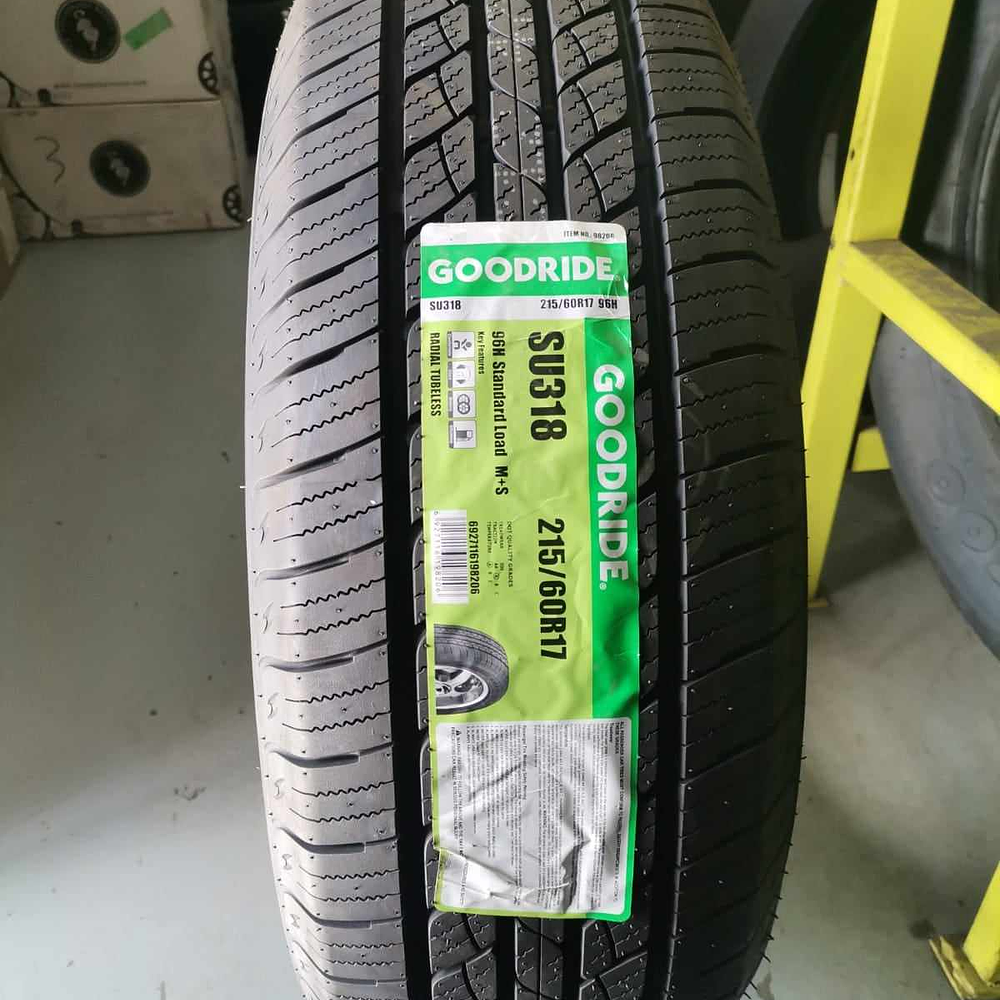 Neumatico 215/60R17 Goodride SU318 96h