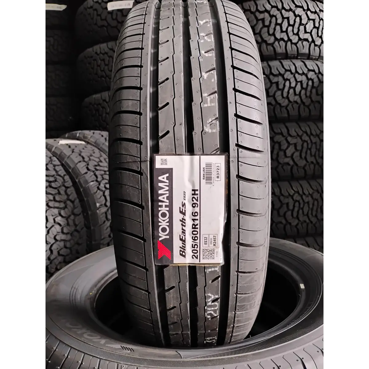 Neumático 205/60R16 92H Yokohama Bluearth Es32