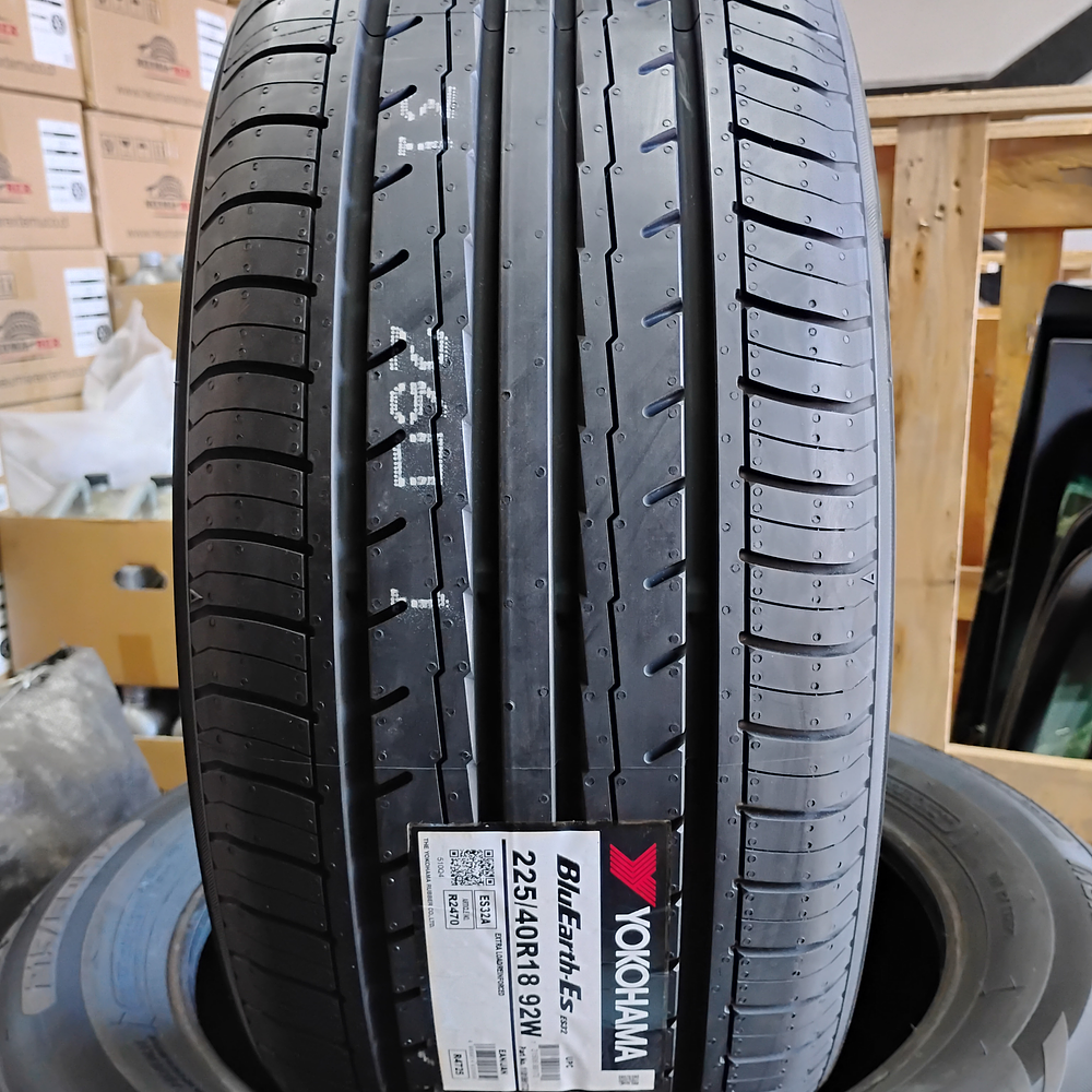 NEUMATICO 225/40R18 92W YOKOHAMA BLUEARTH ES32