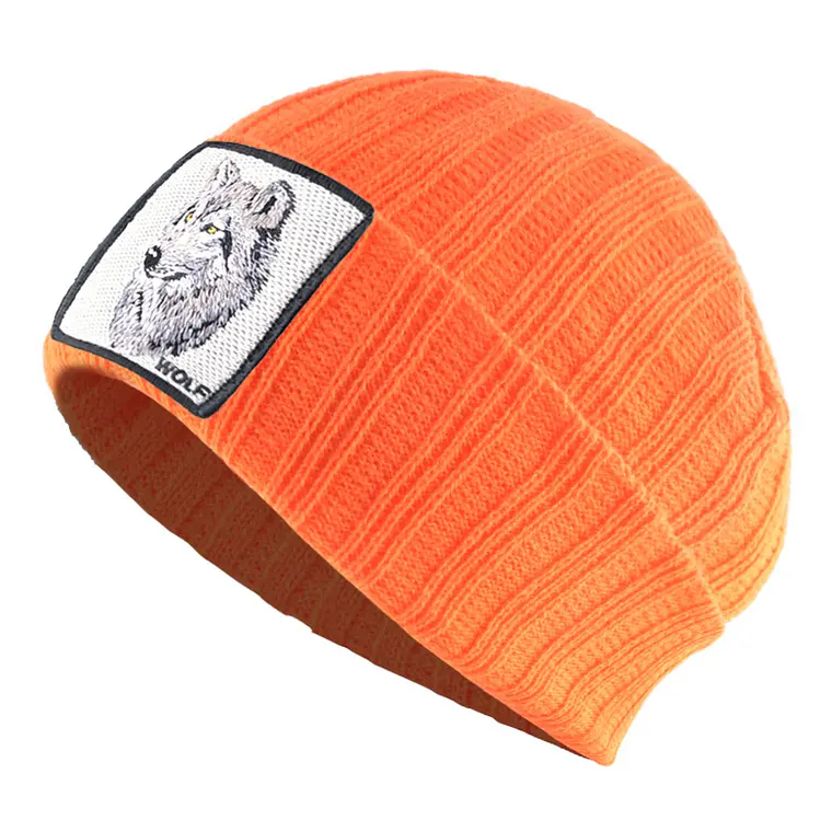 Gorro Lobo Bordado 4