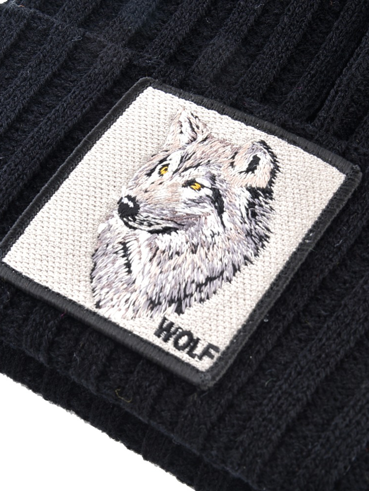 Gorro Lobo Bordado 11