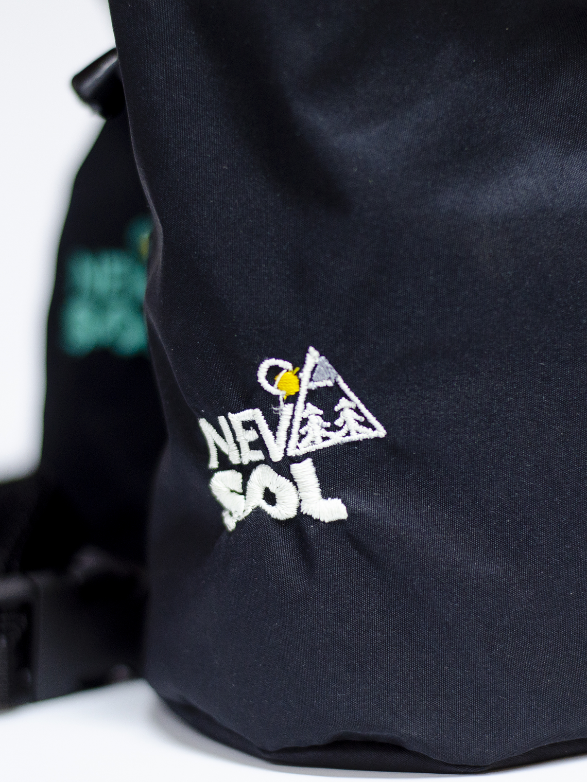 NEW Magnesiero Nevasol Black Repelente al Agua 2