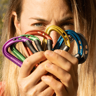 Mosquetones y Conectores