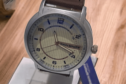 Reloj de pulsera minimalista