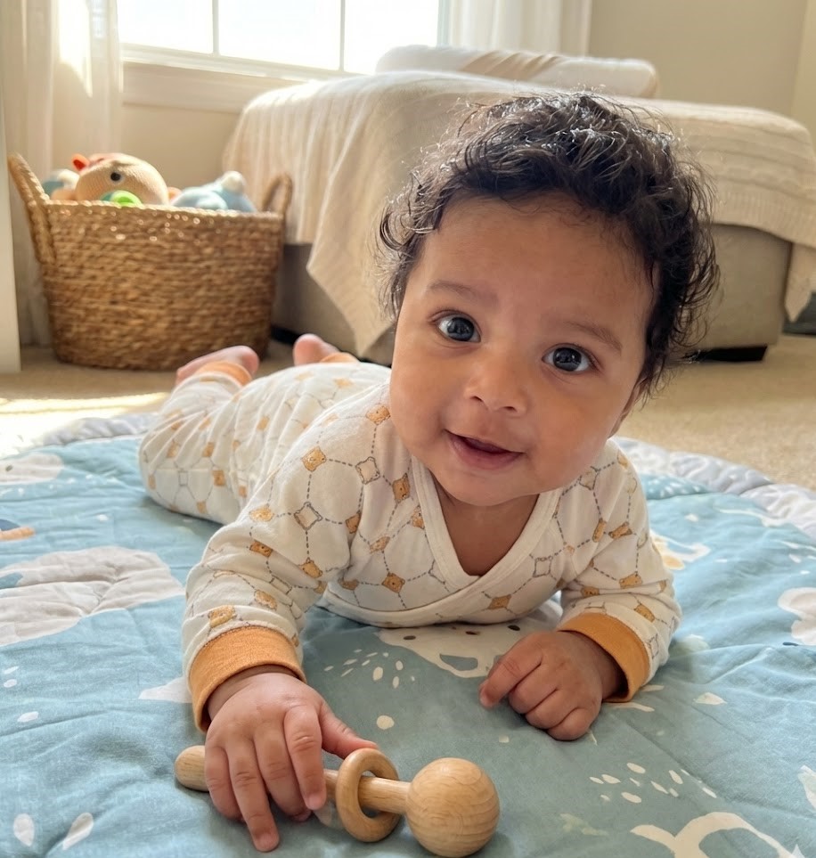 Enterito Osito Geométrico Naranjo – 100% Algodón Natural que Protege su Piel. 2