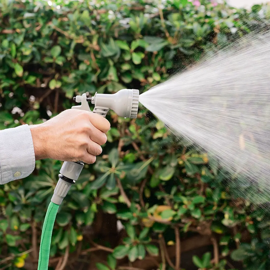 Mangueira de Jardim Extensível Hoxtend: 15/30 Metros, Leve, Anti-torção e com Jatos Ajustáveis 2