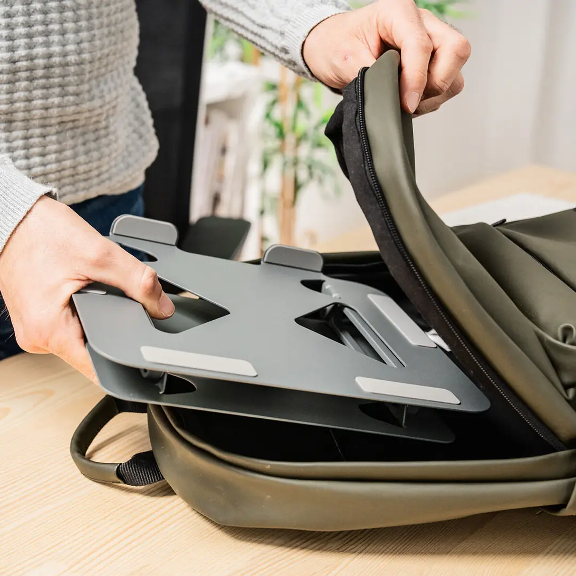 Suporte de Portátil Lastan: Dobrável e Regulável em Altura/Ângulo, Para Dispositivos 10