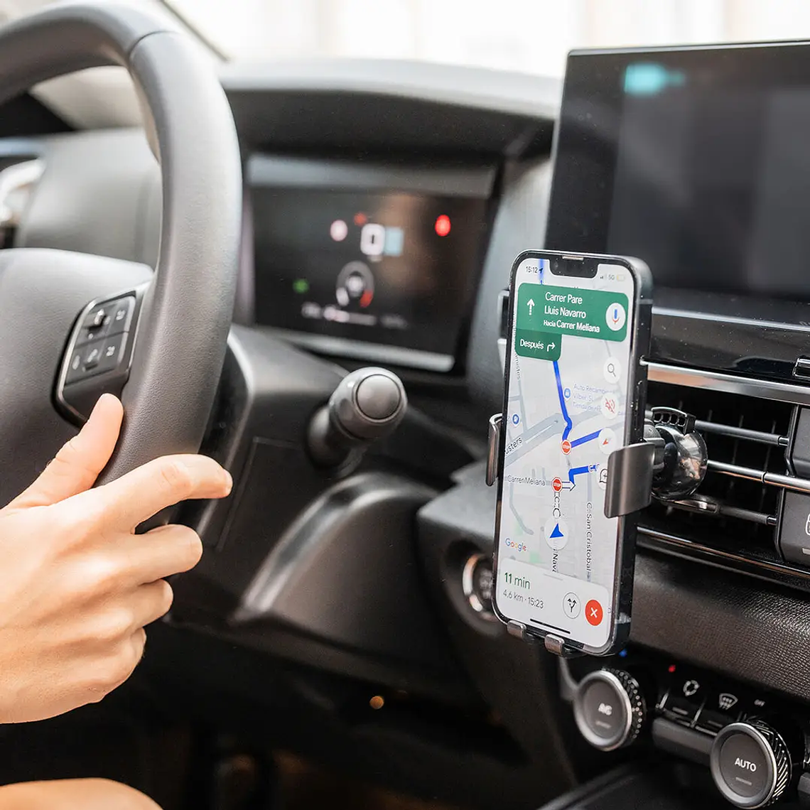 Chakar Car Mount: 15W Fast Wireless Charger, Adjustable and with Gravity Mount for Ventilation 4