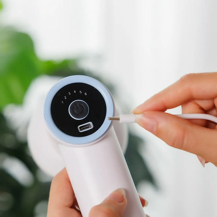 Pistola de Massagem Anticelulítica Cellygun: Recarregável, 6 Acessórios, 4 Velocidades e Luz LED Infravermelha 9