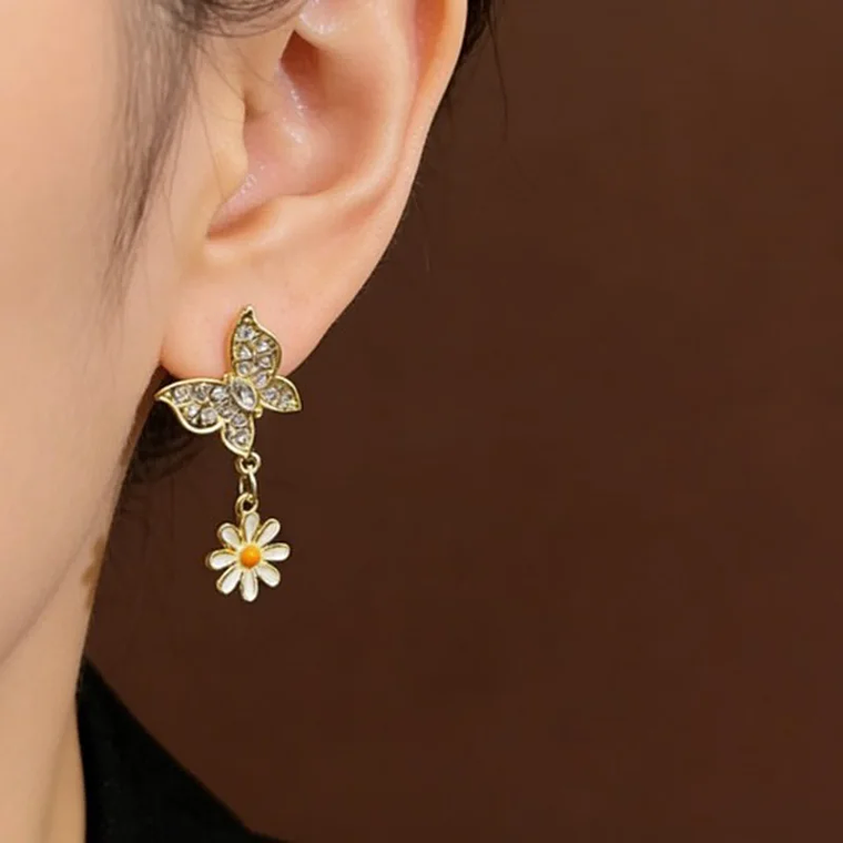 Brincos Borboleta Assimétricos com Zircônia | Design Floral Coreano Moderno | Presente Feminino para Uso Diário 3
