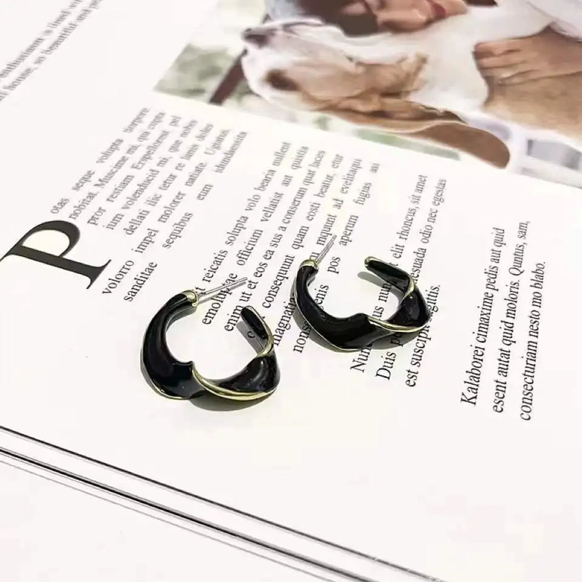 Brincos Cruz Bicolor Vintage Francês | Design Elegante e Único | Para Festa e Presente | Atacado 30