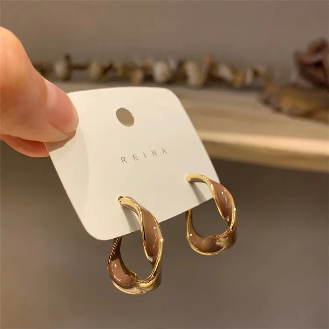 Brincos Cruz Bicolor Vintage Francês | Design Elegante e Único | Para Festa e Presente | Atacado 34