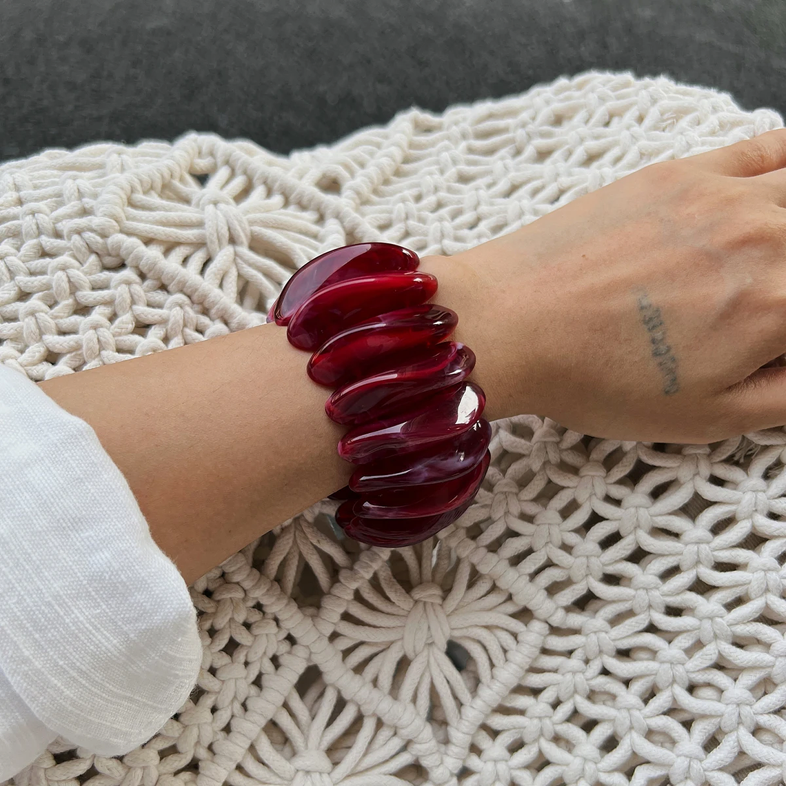 Ingemark Red Resin Bracelet - Vintage, Thick, Irregular Shape, Boho Style, 2025 Trend 8