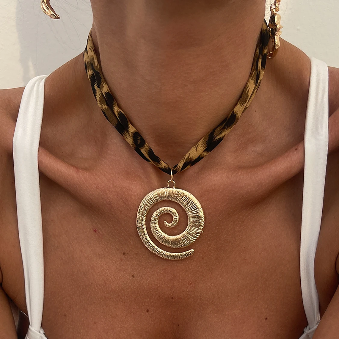 Colar Multicamadas Étnico Ingemark - Veludo, Corrente, Pingente Concha/Estrela-do-Mar/Coração, Tendência 2025 9