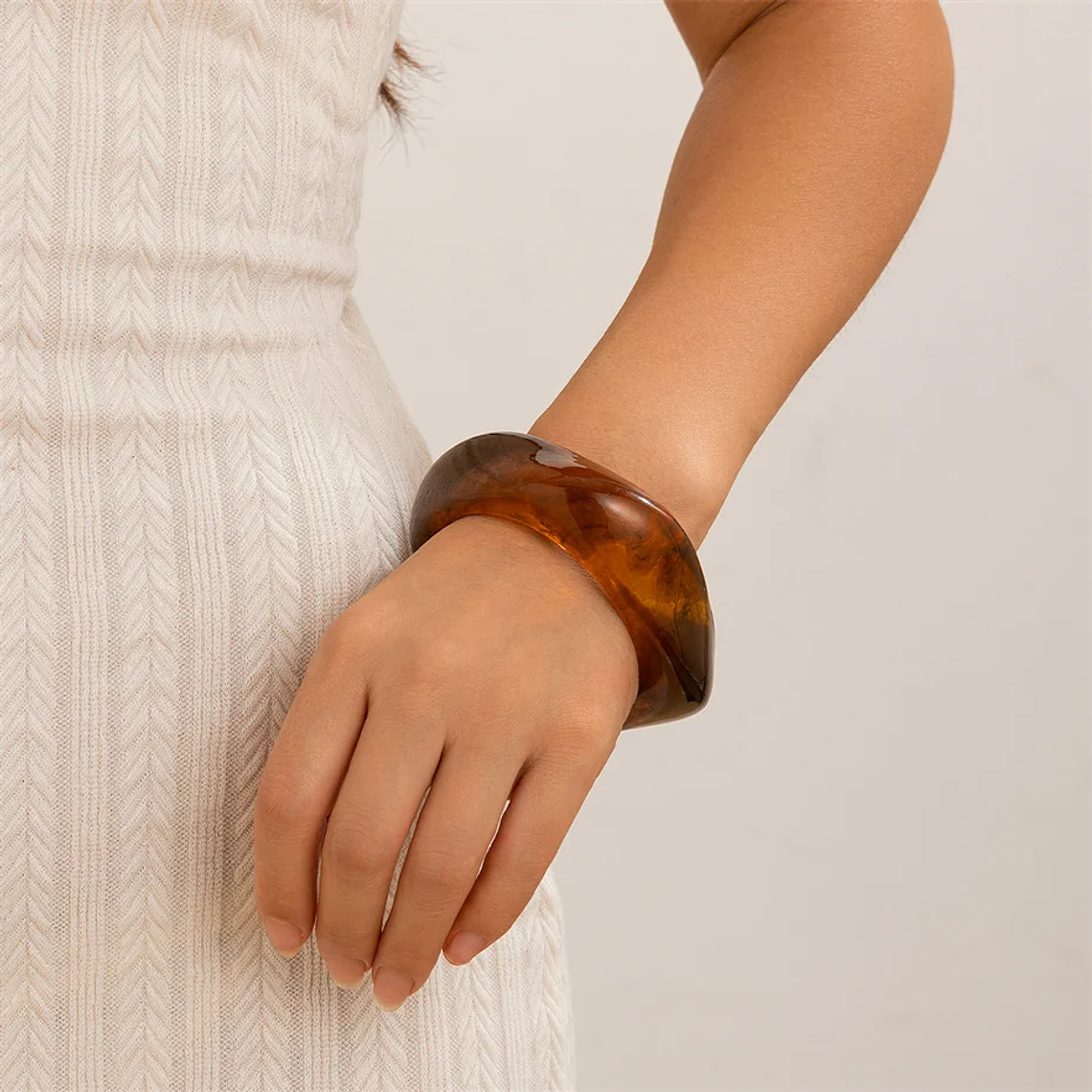 Pulseira Boho Gótica de Resina - Forma Irregular Geométrica, Acabamento Chunky 8