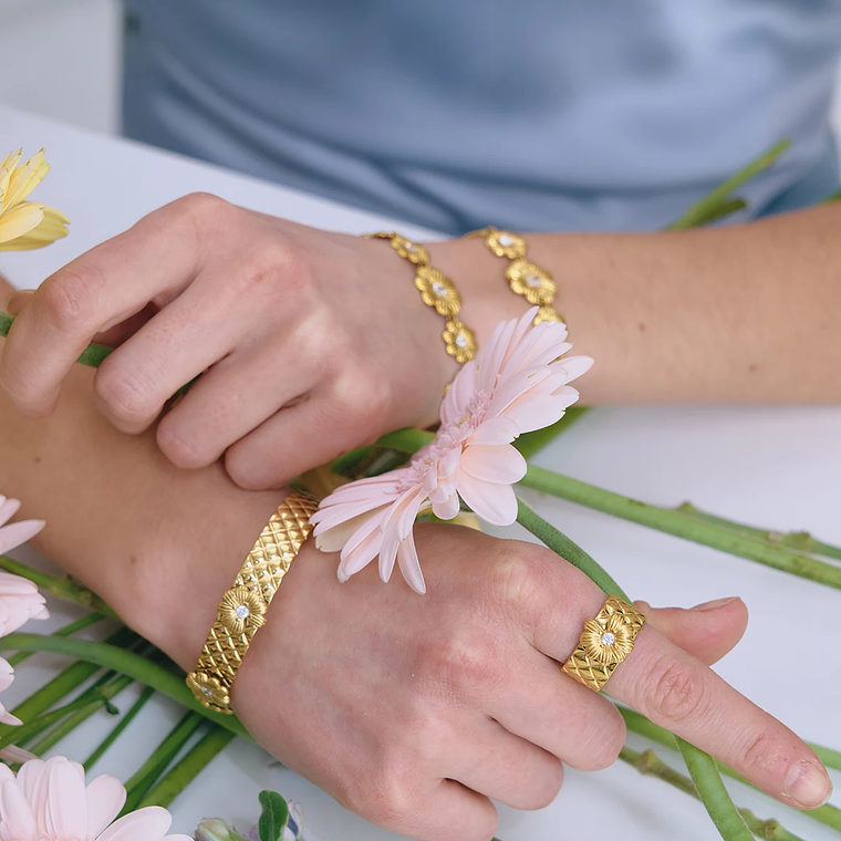 Conjunto de Pulseiras Margarida com Zircônia Branca | Pulseiras Femininas em Camadas Banhadas a Ouro - Presente Elegante e Fresco 2