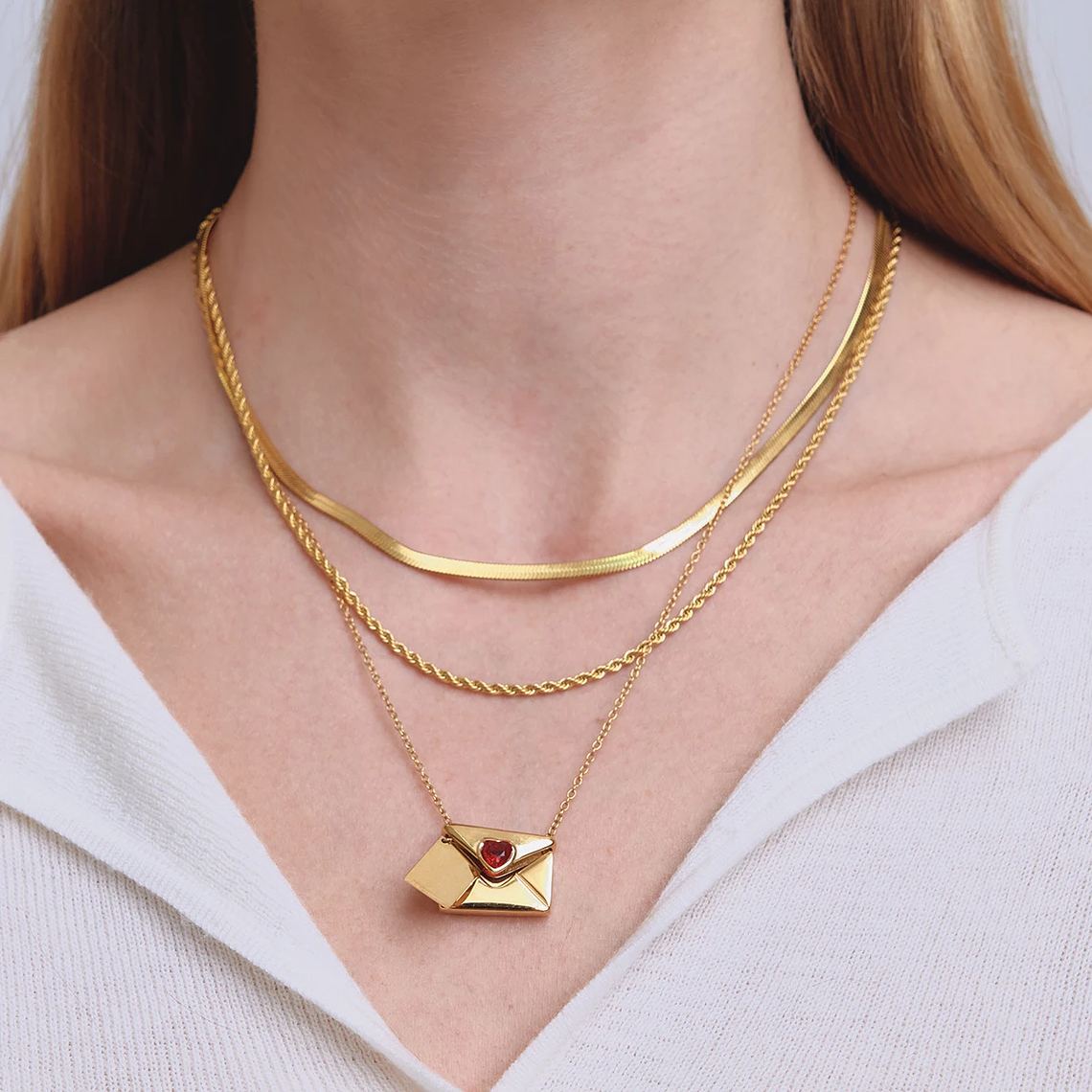 Colar Pingente Envelope que Abre com Coração Vermelho | Colar Feminino com Inscrição 