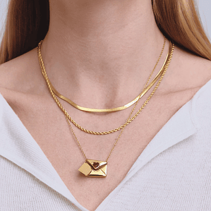 Colar Pingente Envelope que Abre com Coração Vermelho | Colar Feminino com Inscrição 