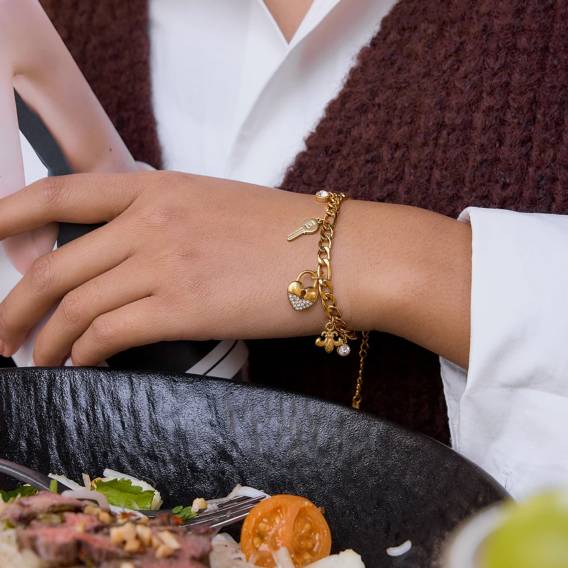 Pulseira Pingente Coração, Lua e Cadeado com Strass | Pulseira Feminina em Aço Inoxidável Banhado a Ouro - Presente Romântico e Elegante 3