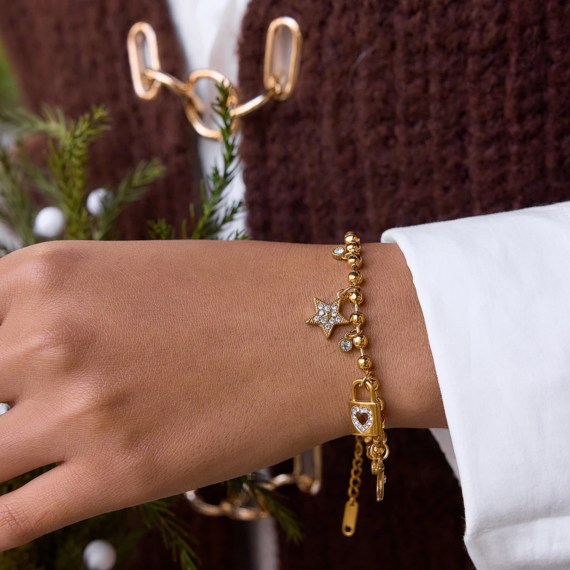 Pulseira Pingente Coração, Lua e Cadeado com Strass | Pulseira Feminina em Aço Inoxidável Banhado a Ouro - Presente Romântico e Elegante 5