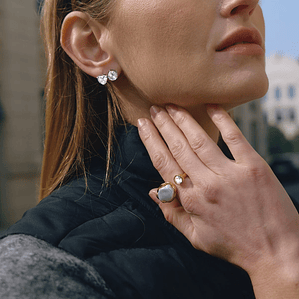 Anel Aberto com Pérola Falsa e Zircônia Banhado a Ouro 18K | Anel Feminino em Aço Inoxidável e Resina - Presente Delicado