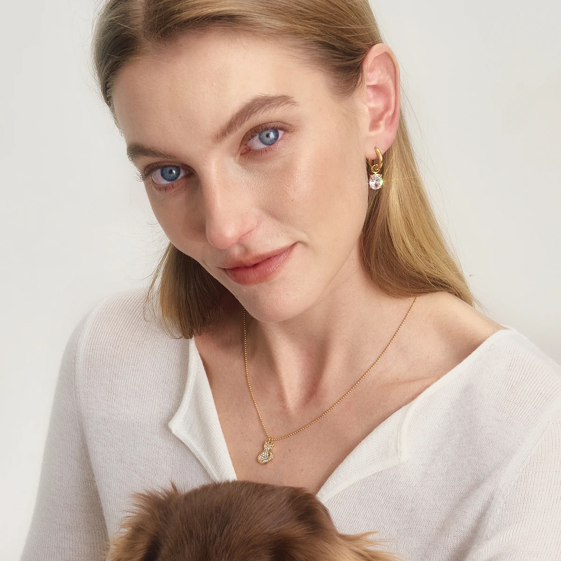 Colar Pingente Gato com Strass Branco e Corrente de Contas | Colar Feminino Banhado a Ouro 18K PVD - Presente Fofo e Romântico 3