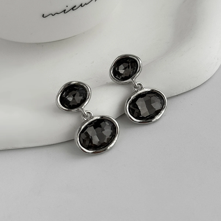 Brincos Góticos de Acrílico Preto Irregular Ingemark | Brincos de Pressão Criativos para Mulheres - Presente para Festa e Estilo Alternativo 6