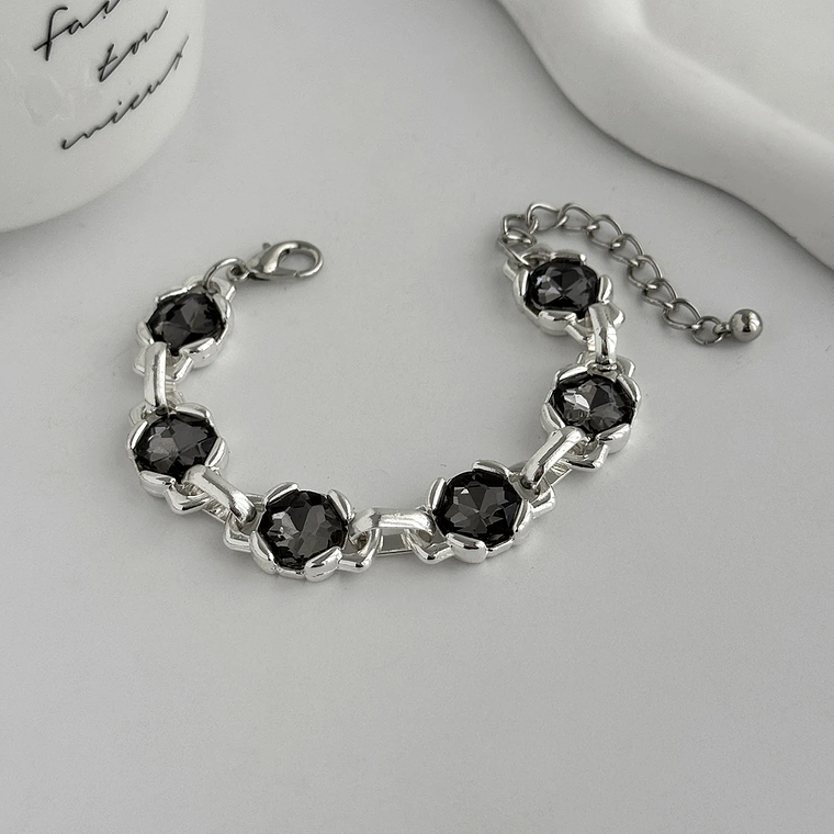 Pulseira Punk Irregular em Acrílico Preto com Strass | Pulseira de Mão Ajustável para Mulheres - Tendência 2026 6