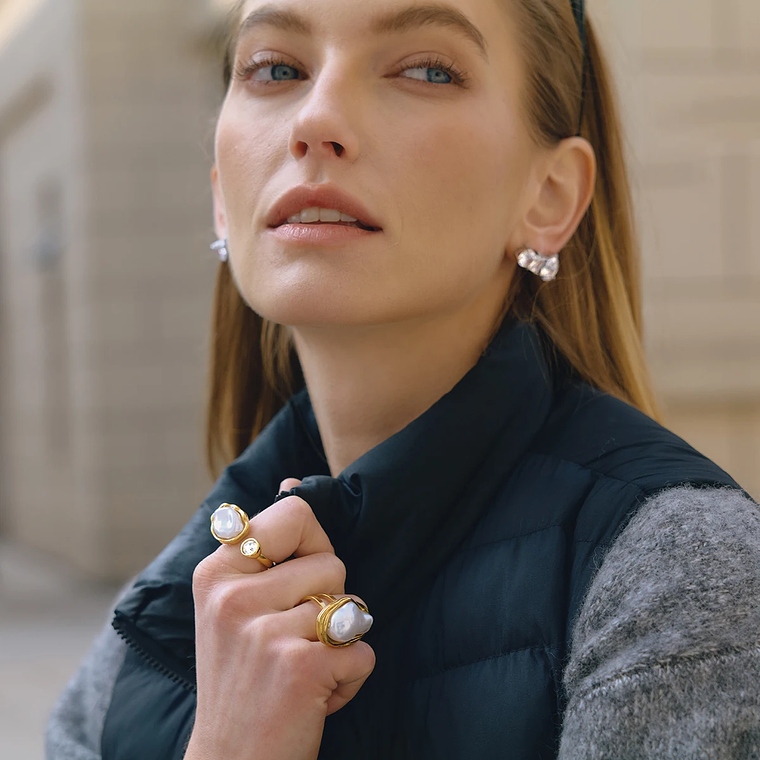 Anel Aberto com Pérola Falsa e Zircônia Banhado a Ouro 18K | Anel Feminino em Aço Inoxidável e Resina - Presente Delicado 3