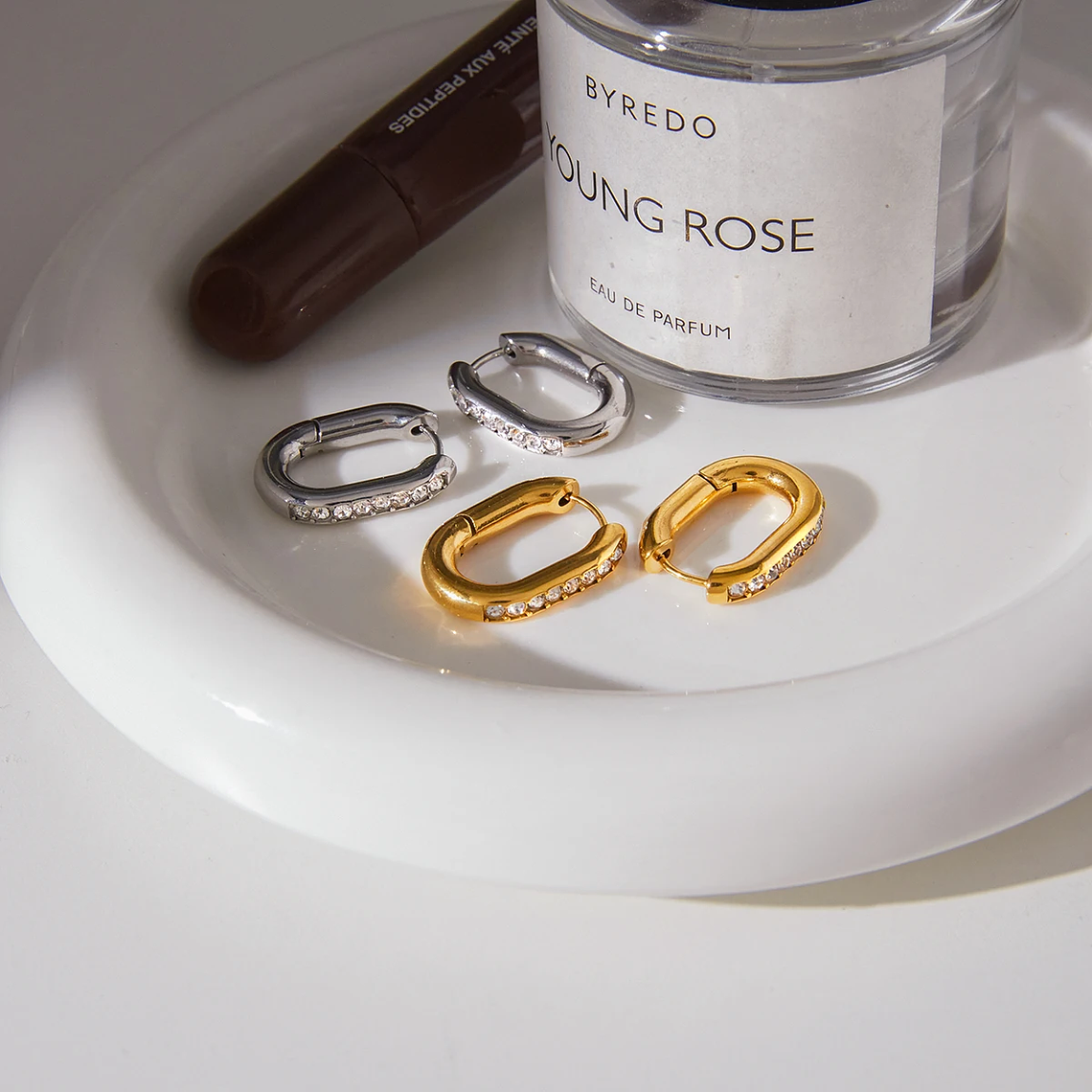 Brincos de Arco em U com Strass Branco Banhado a Ouro 18K | Brincos Femininos em Aço Inoxidável - Presente Elegante 2026 4