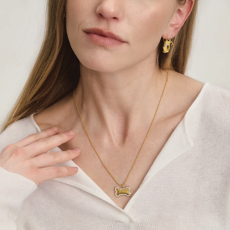 Colar Pingente Ossinho de Cachorro com Strass Branco | Colar Feminino de Contas Banhado a Ouro 18K PVD 3