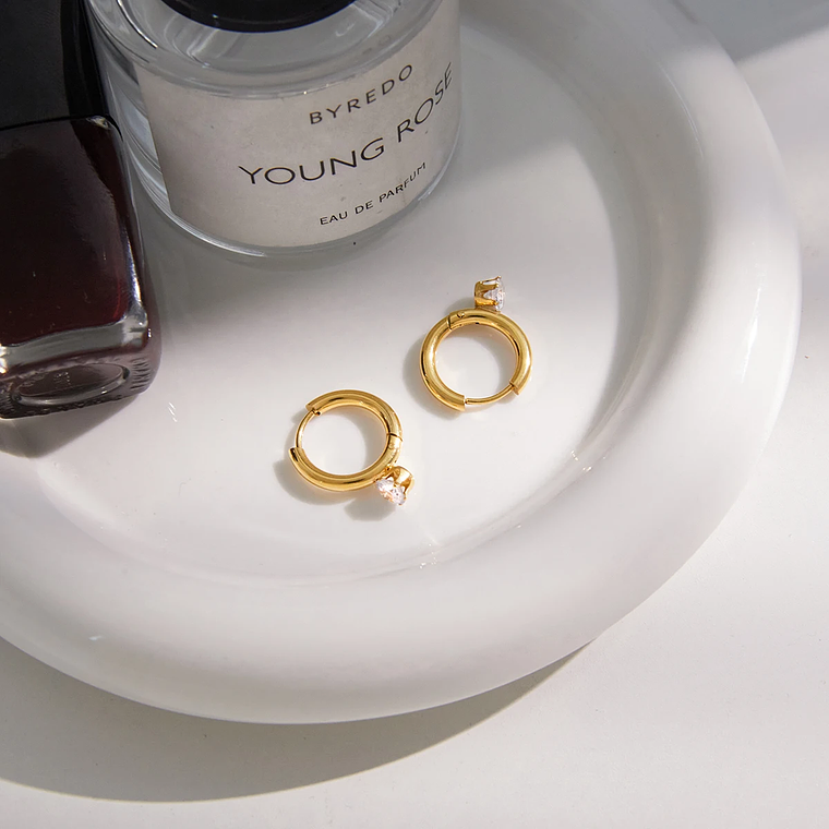 Brincos de Arco Linear com Zircônia Branca | Brincos Femininos em Aço Inoxidável Banhado a Ouro 18K PVD - Presente Elegante 4