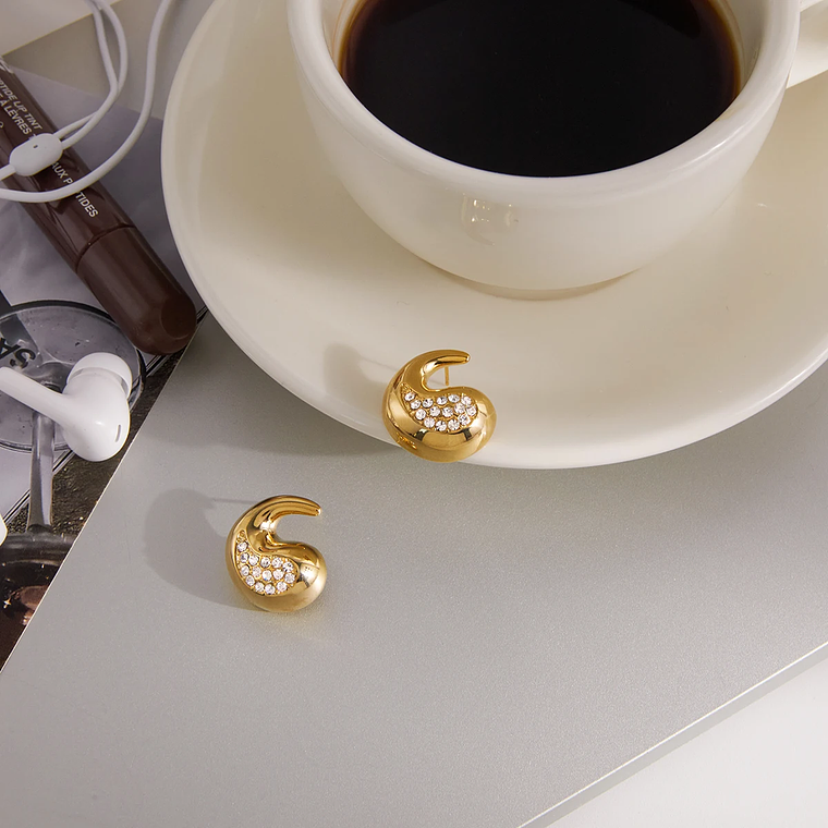 Brincos Gota D'Água com Strass Uworld | Brincos em Aço Inoxidável Banhado a Ouro 18K PVD, Presente para Mulheres 5