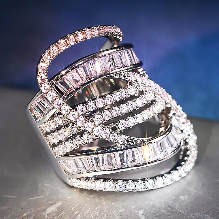 Anel Cocktail de Luxo Vazado com Strass CZ - Design Geométrico Brilhante para Festas 4