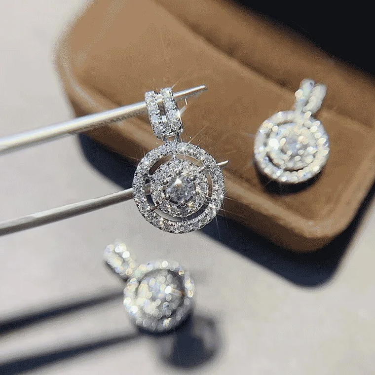 Colar Pingente Design Circular Huitan com CZ Brilhante | Colar Feminino Elegante para Festas e Aniversários 2