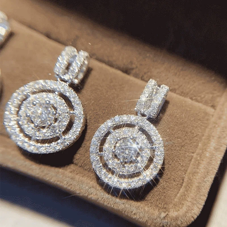 Colar Pingente Design Circular Huitan com CZ Brilhante | Colar Feminino Elegante para Festas e Aniversários 3