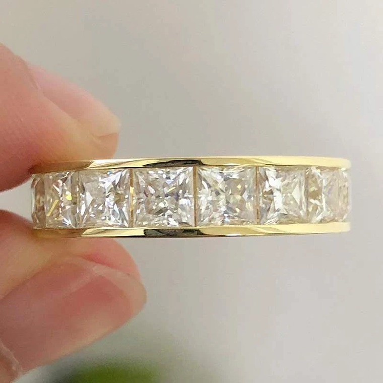 Anel de Noivado Banhado a Ouro com CZ Brilhante Huitan | Anel Feminino Elegante para Casamento e Ocasões Especiais 4