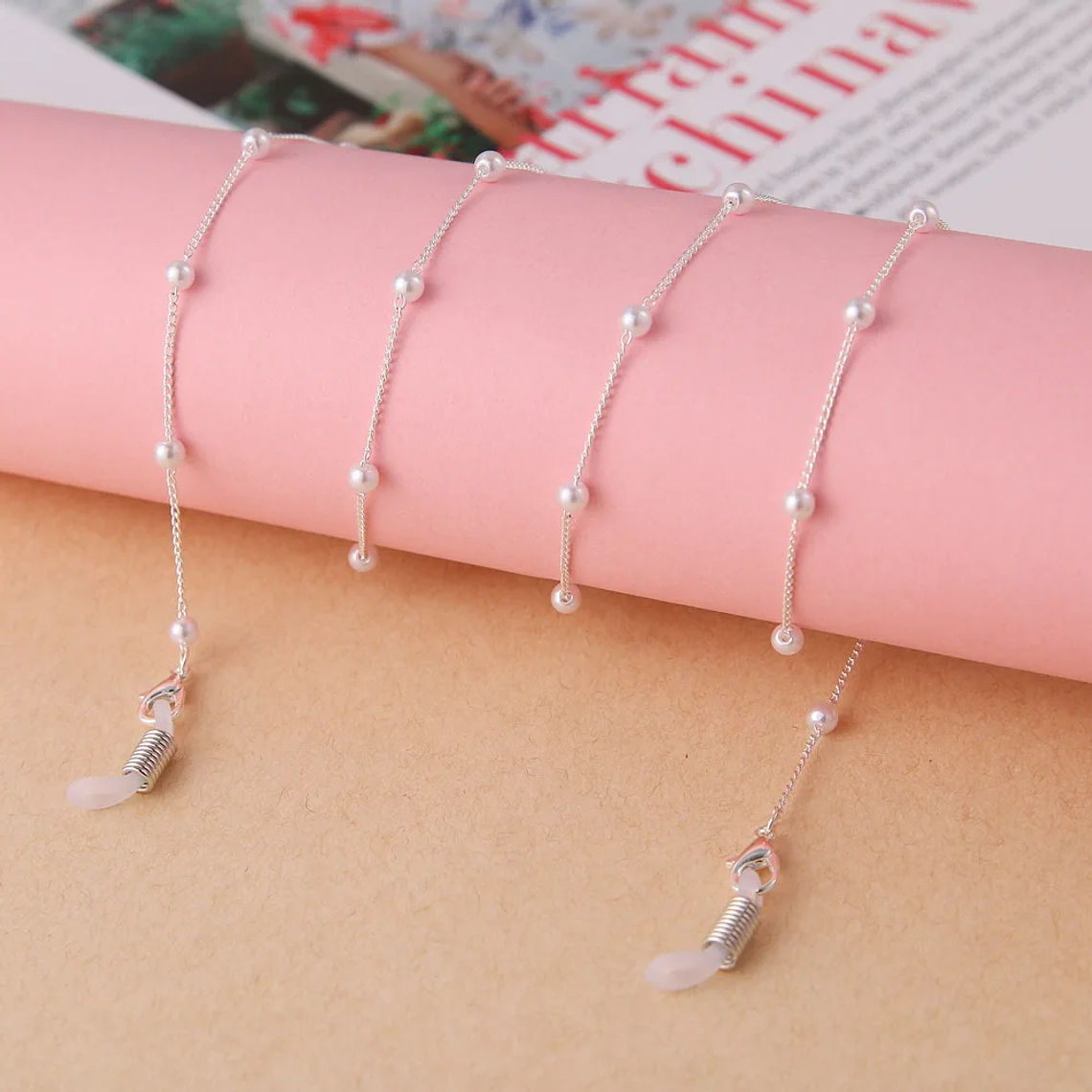 Cordão para Óculos com Contas de Pérola e Coração | Suporte para Óculos Elegante, Colar Retrátil Feminino com Detalhes em Miçangas 11