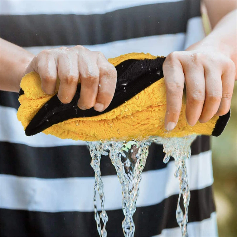 MicroShine Duo: O Pano de Microfibra Dupla Face para Secagem e Polimento Sem Riscos 5