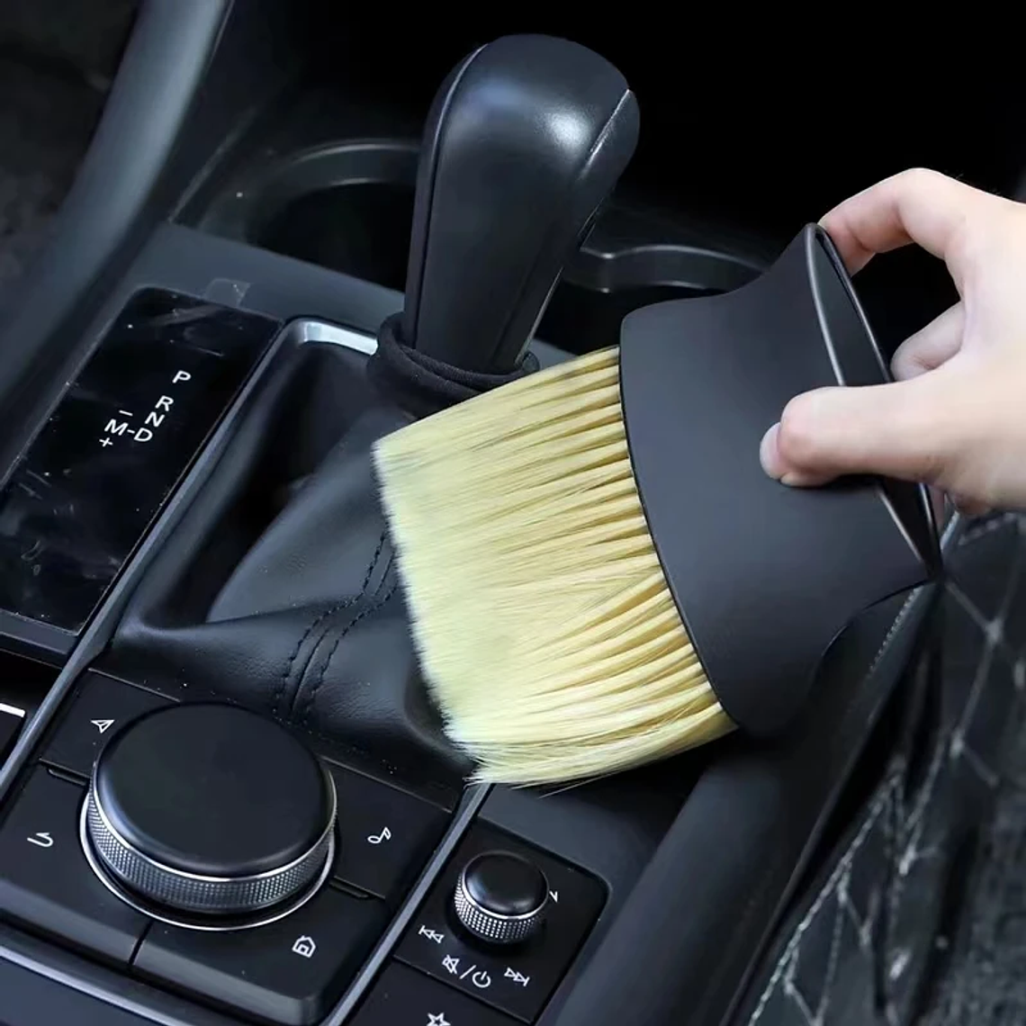 DetailFlex Gap Brush: A Escova Macia para Limpeza de Cantos e Saídas de Ar do Automóvel 3
