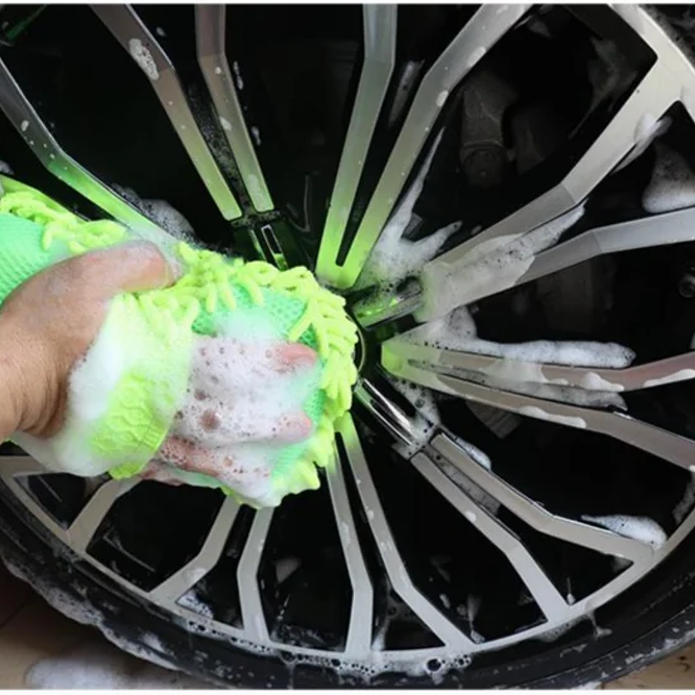 MicroWash Glove: A Luva de Microfibra para Lavagem Automóvel sem Riscos 3