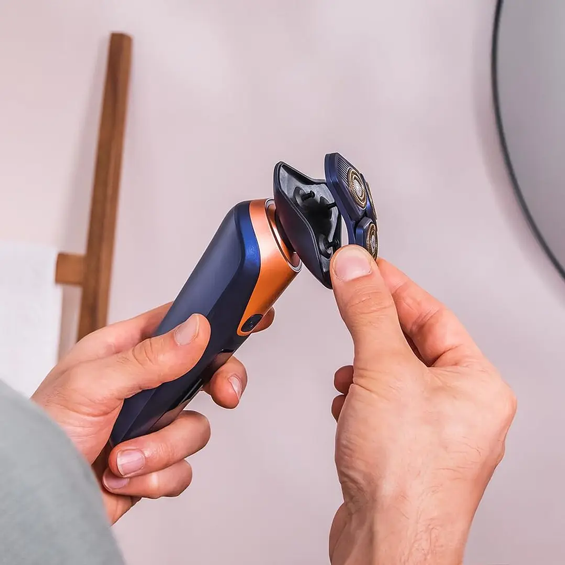 Máquina de Barbear Elétrica Cecotec Saphire Pro Titânio | Base Autolimpeza IPX7 | 3 Velocidades & 90 Min 6