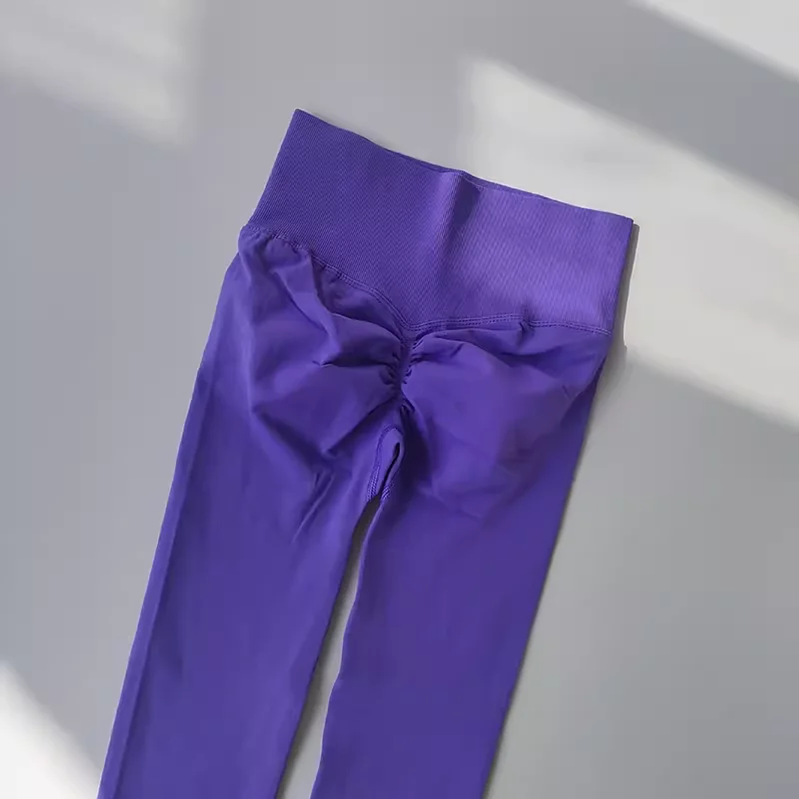 Women's Yoga Leggings - High Waist, Invisible Seams, Hip Lifting, Nylon/Spandex, Elastic 32