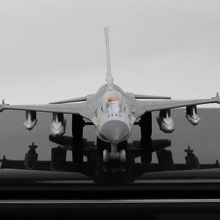 Modelo de Caça F-16 Die-Cast 1:72 - Com Som, Luz e Função Inércia | Colecionável Militar 5
