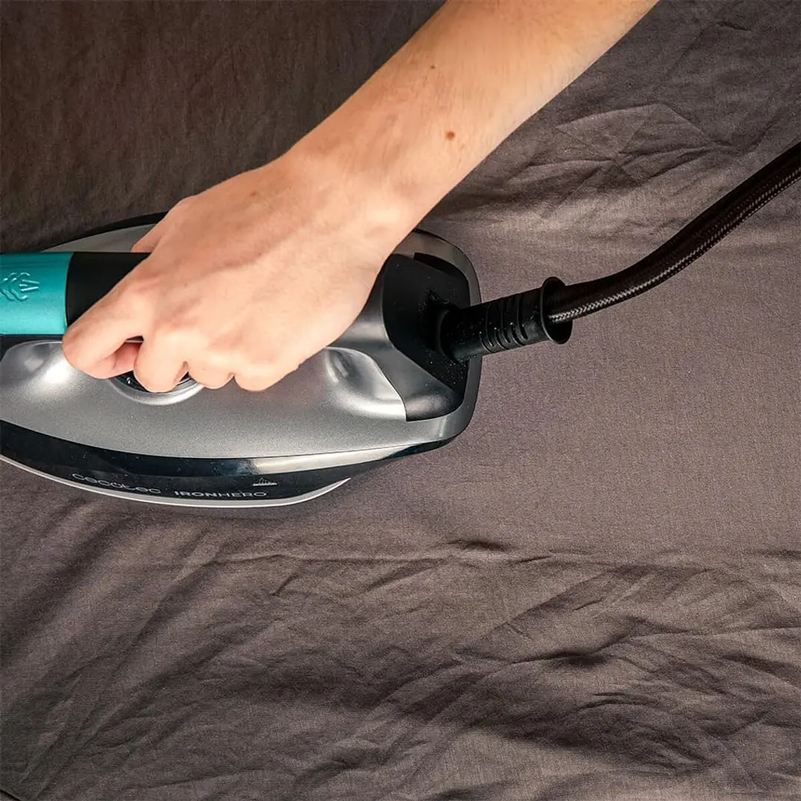 Centro de Engomar Cecotec IronHero H-2800 Station 2800W | 135g/min Vapor, 6 BAR, Cerâmica 9