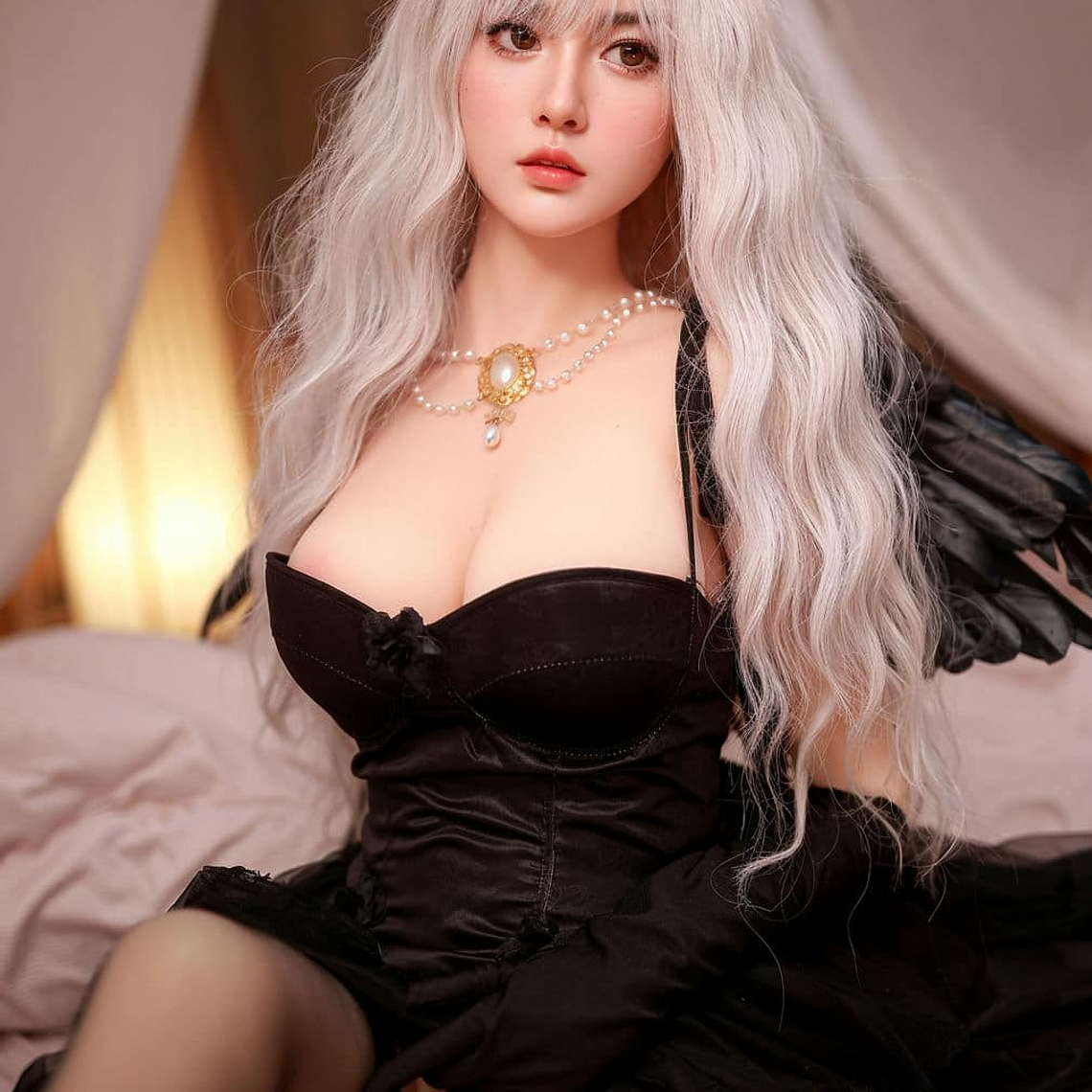 Life-size Anime Sex Doll Sarah Lolita | Medical Grade TPE and Articulated Skeleton 10