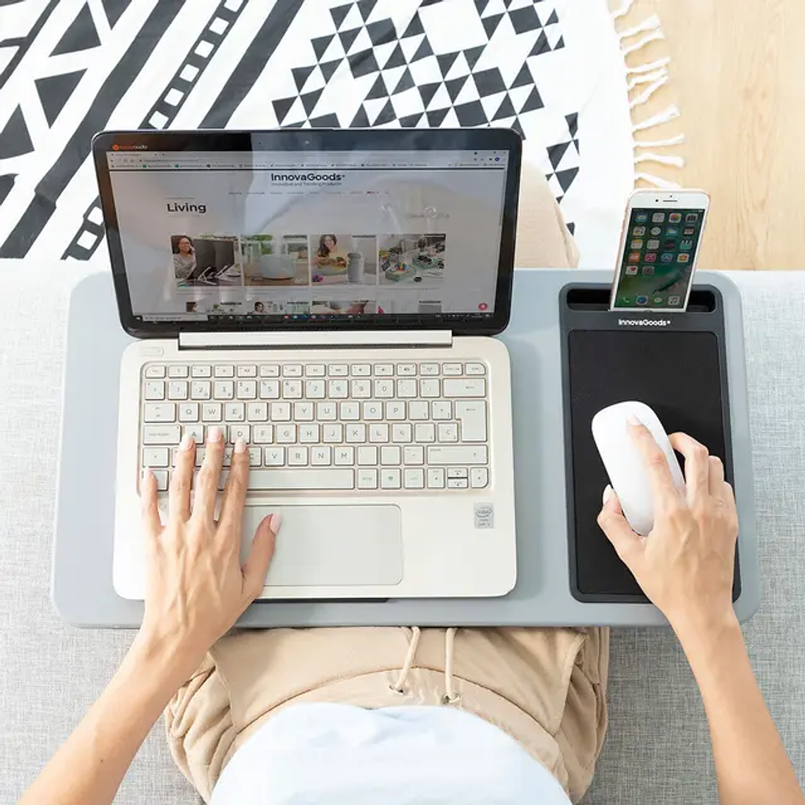 Mesa para Portátil com Almofada XL Deskion | Tabuleiro Ergonómico, Tapete de Rato e Ranhura para Smartphone 2